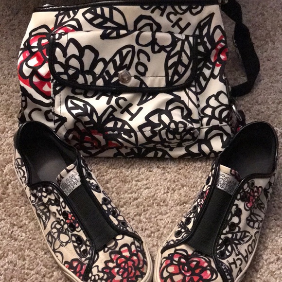 Ladies coach purse and shoes worn but nice - Picture 4 of 4